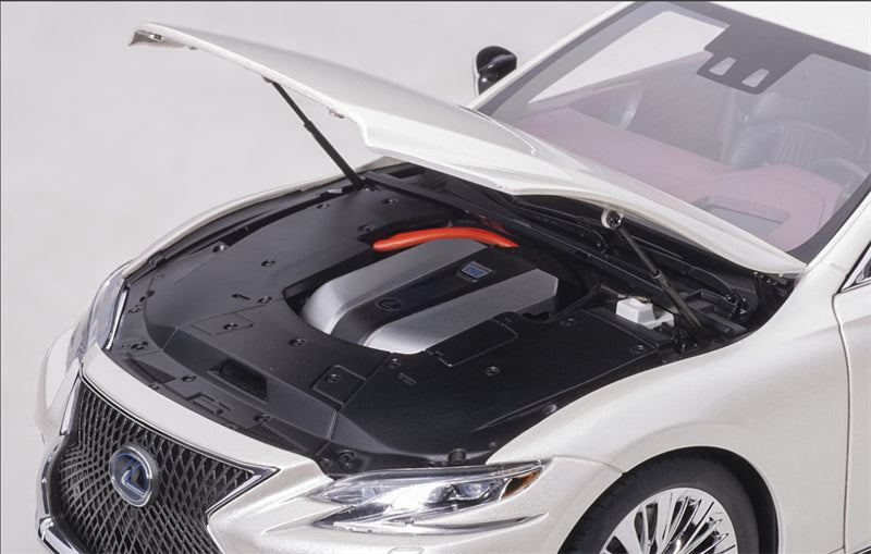 AUTOART LEXUS LS500H Fully open milky white 1:18 Car Pre-built Model view9
