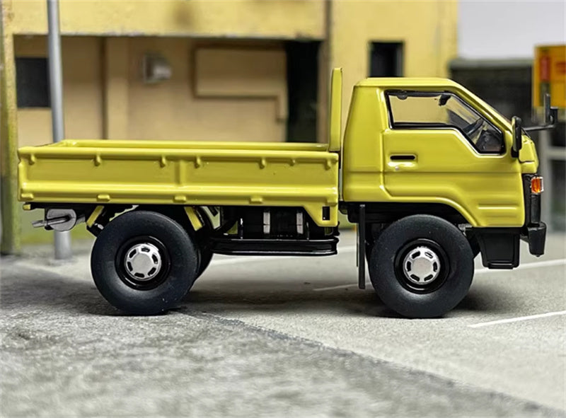 Master Toyota DYNA light truck Mud yellow right hand drive 1:64 Truck Pre-built Airliner Model Display view6