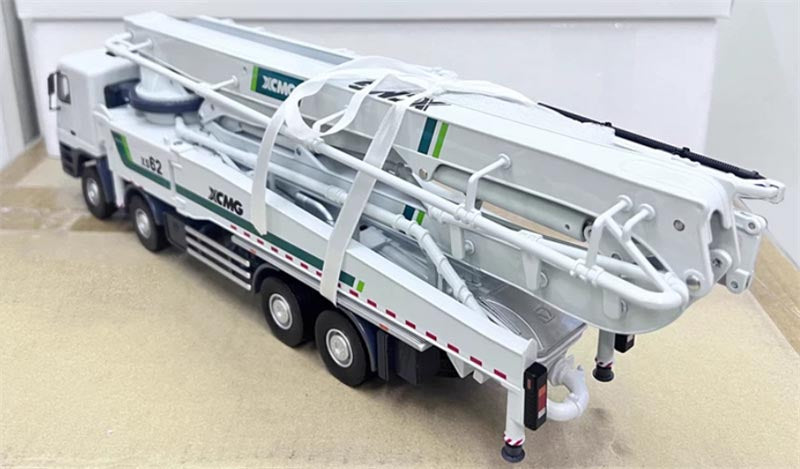 1:35 Mercedes-Benz  SX62 XCMG  White Diecast Model