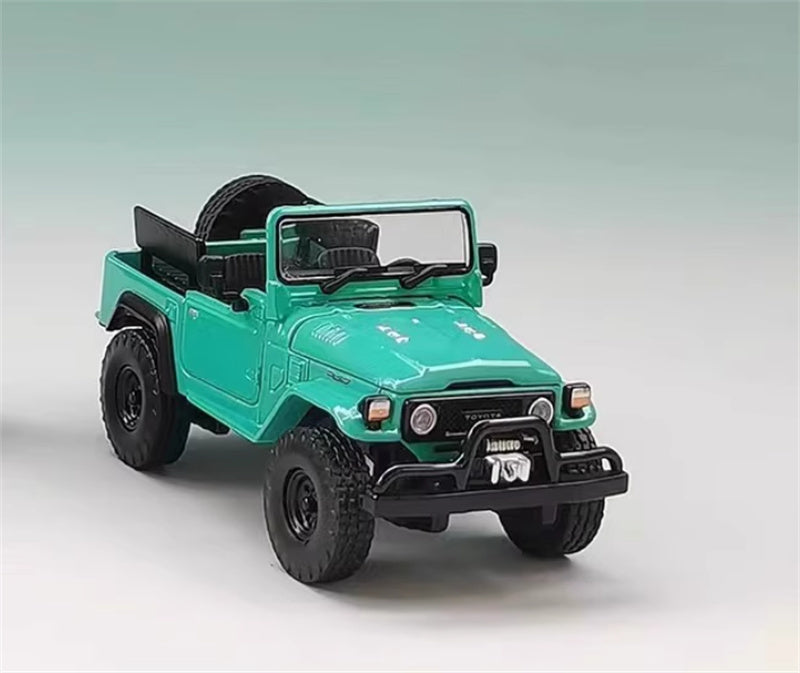 Rhino Model Toyota FJ40 Land Cruiser J40/LC40 green 1:64 Truck Pre-built Model view5
