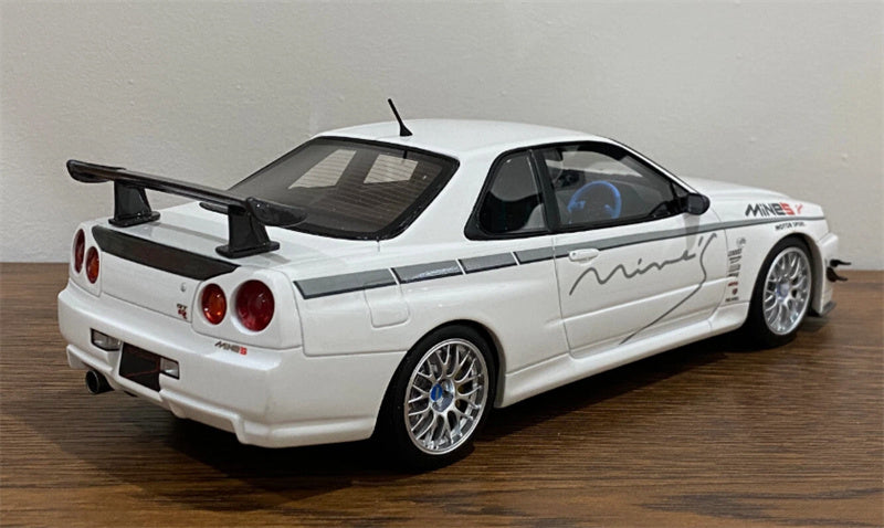 1:18 Nissan GTR BNR34 White OTTO Resin Car Model view6
