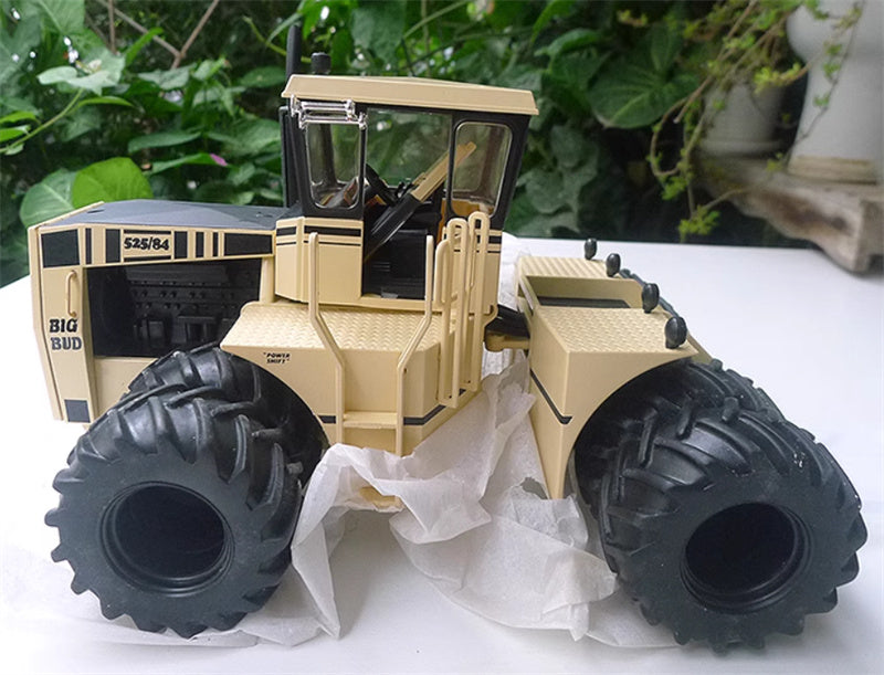 Top Shelf Replicas Big Bud 525/84 eight wheel high horsepower agricultural tractor milky white 1:32 Truck Pre-built Model