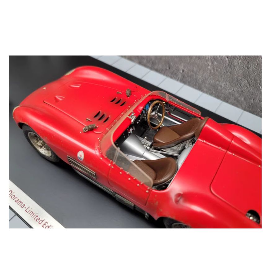 CMC Maserati 300S 1956 Dirty Hero Kits with Figure & engine Limited Edition 1:18 DIECAST Car
