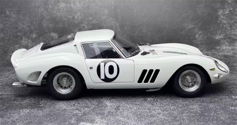 CMC Ferrari 250 GTO Tourist Trophy 1962 (RHD) Hill #10 Limited Edition Off-White 1:18 Car Pre-a Model