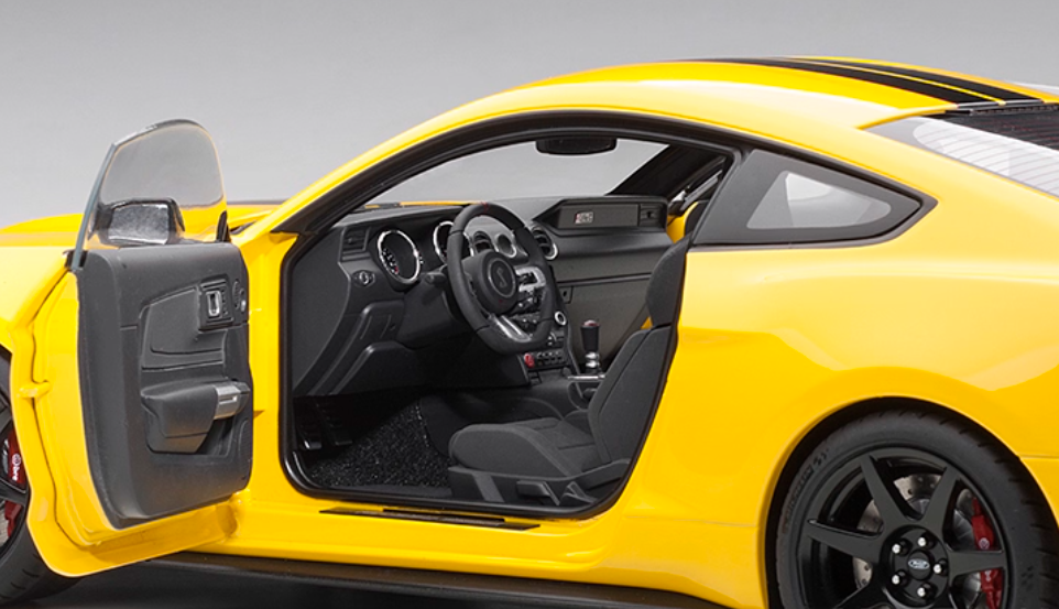 AUTOART Ford GT350R Mustang Yellow 1:18 Car Pre-built Model view8