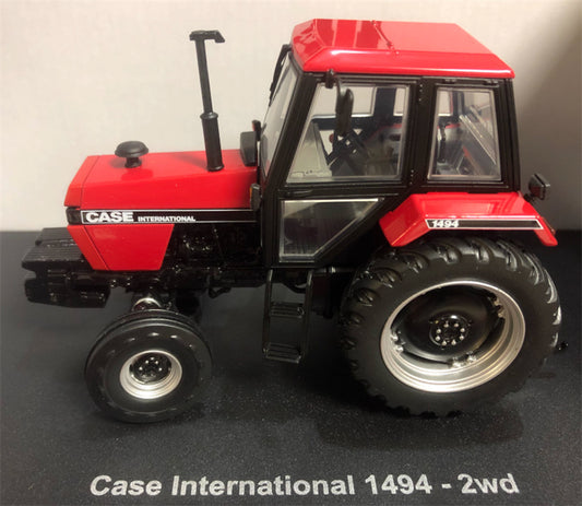 Universal Hobbies CASE International 1494-2WD Agricultural Tractor Red 1:32 Truck Pre-built Model