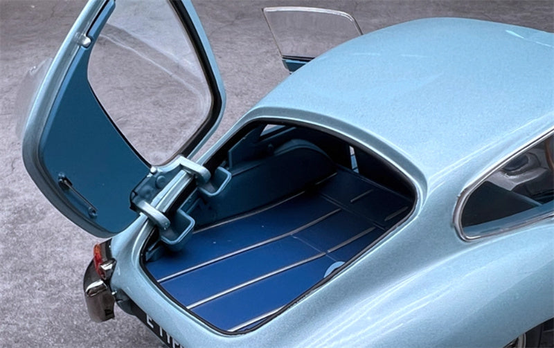 Kyosho Jaguar E-type Coupe silver blue Blue interior 1:18 Car Pre-built Model view11