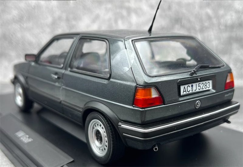 NOREV Volkswagen VW Golf CL 1988 grey metallic 1:18 Car Pre-built Model view2