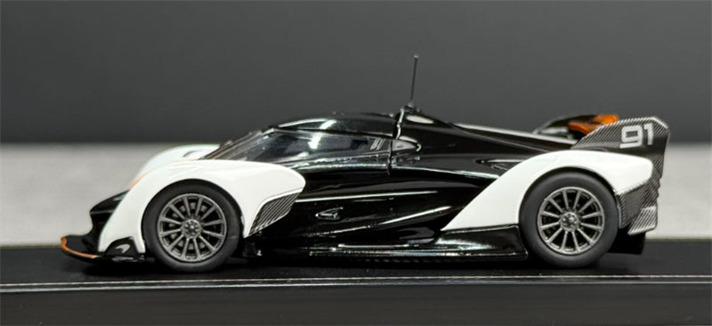 1:64 Mclaren Solus GT Black/white dual tone CM-MODEL DIECAST Civil Car Model