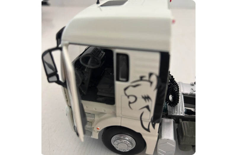 Sinotruk SITRAK oil tanker truck White mangao 1:36 Truck Pre-built Airliner Model Display view9