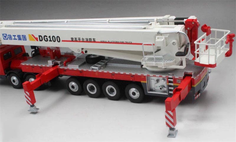 1:50 Mercedes-Benz  DG100 XCMG With Figure version Red White Diecast Model