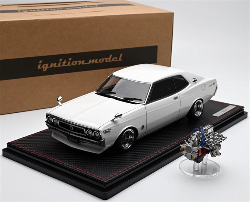 IGNITION MODEL Nissan Laurel 2000SGX C130 White 1:18 Car Pre-built Model view2