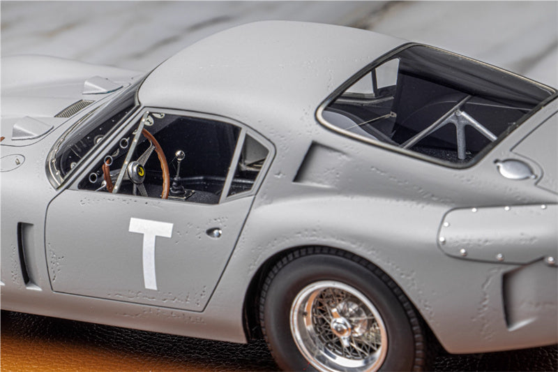 BBR MODELS Ferrari 250 GTO Test Monza 1961 with Figure Stirling Limited Edition 200PCS ONLY Leather base 1:18 Car Pre-built Model view4