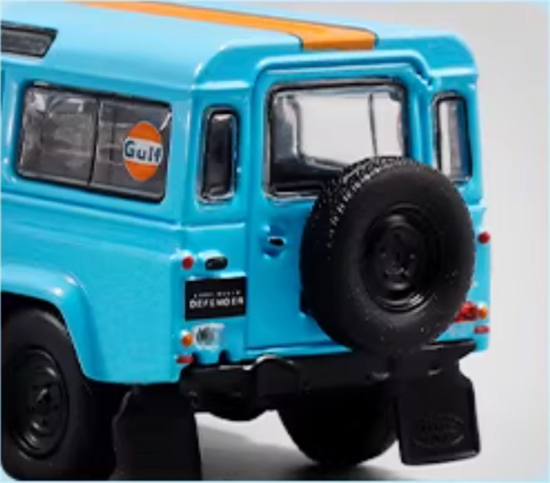 Master Land Rover Defender 110 Gulf Painting Regular Edition 1:64 Car Pre-built Airliner Model Display view4