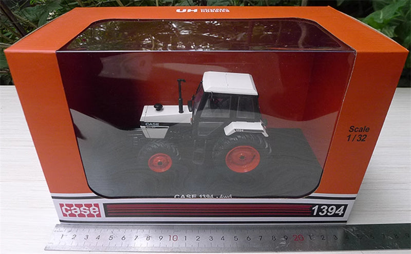Universal Hobbies Case International 1394 4WD Tractor White 1:32 Truck Pre-built Model
