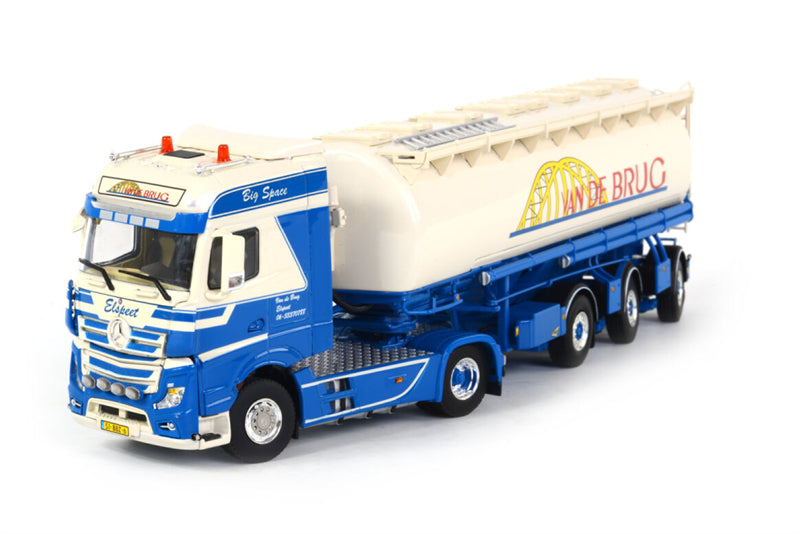 WSI MP4 Bigspace 4x2 age trailer Welgro (3 as) Van de Brug 1:50 Truck Pre-built Model