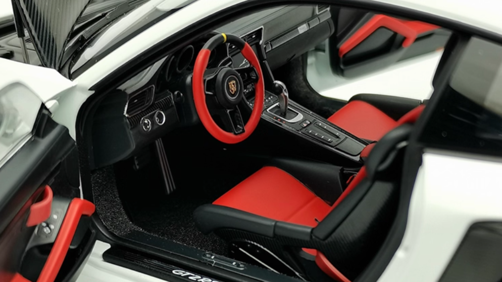 AUTOART Porsche 911 991 GT2 RS 991.2 White 1:18 Car Pre-built Model view3