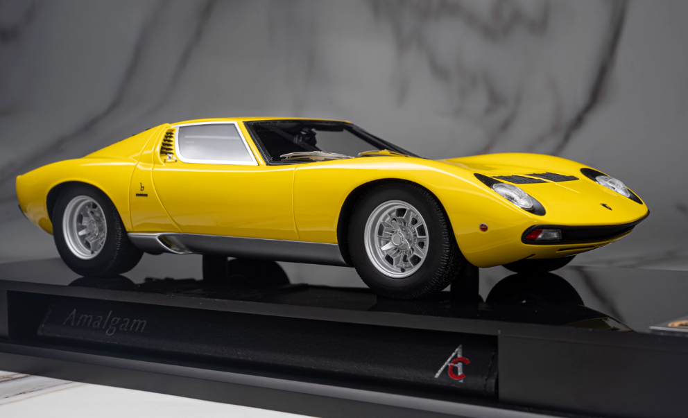 Amalgam Lamborghini Miura P400SV Yellow 1:18 Car Pre-built Model view3
