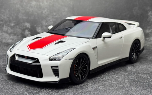 Motorhelix Nissan GT-R (R35) 50th Anniversary Edition White Limited Edition 699PCS ONLY 1:18 Car Pre-built Model view1