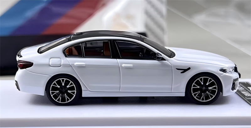 1:64 BMW M5 F90 Snow Mountain White Howie Model DIECAST Civil Car Model