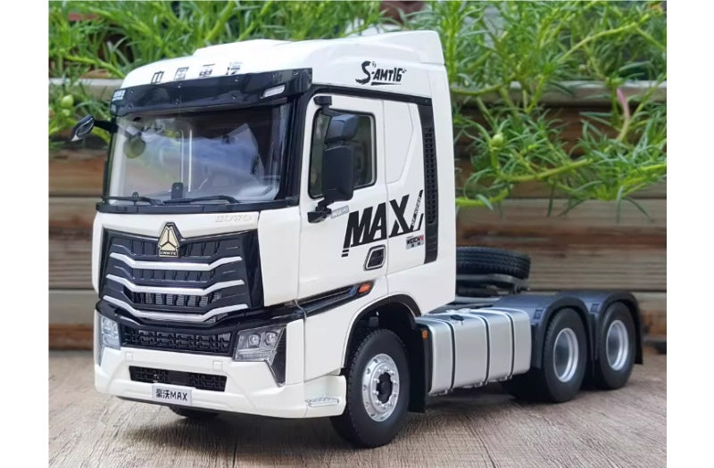 Sinotruk HOWO MAX tractor White 1:24 Truck Pre-built Airliner Model Display view1