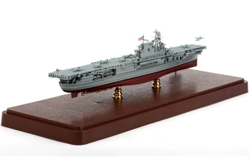 MILVIC USN (WWII) USS Enterprise CV-6 BATTLE OF MIDWAY 1:700  Model  1942