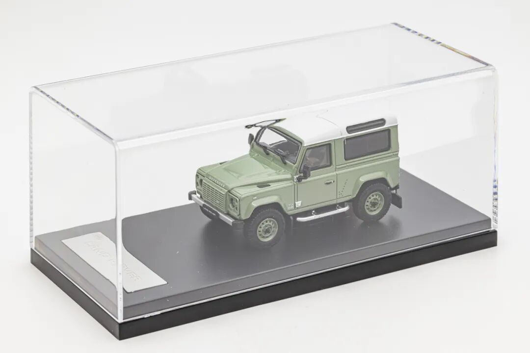1:64 LCD Land Rover Defender Works V8 70th Edition Green Diecast Model
