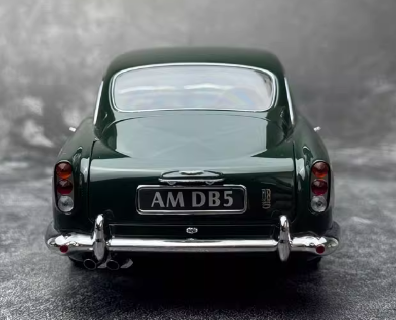 AUTOART Aston Martin DB5 Green 1:18 Car Pre-built Model view10