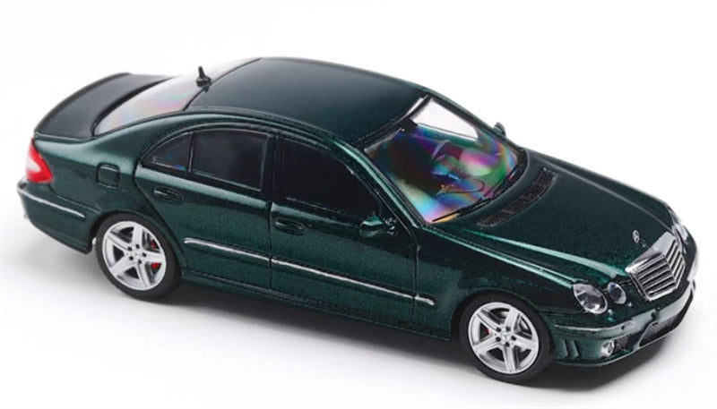KING MODEL Classic Four-Eyed Mercedes-Benz E63 AMG W211 British Green Limited Edition 599PCS ONLY 1:64 Car Pre-built Model view5