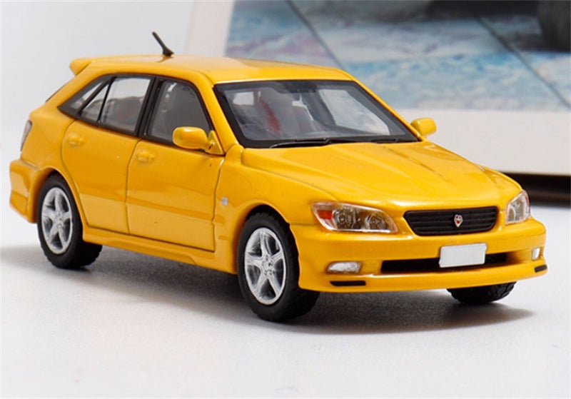 Mortal TOYOTA ALTEZZA GITA IS200 Exhibition HEC Limited yellow Limited Edition 1:64 Car Pre-built Model view1