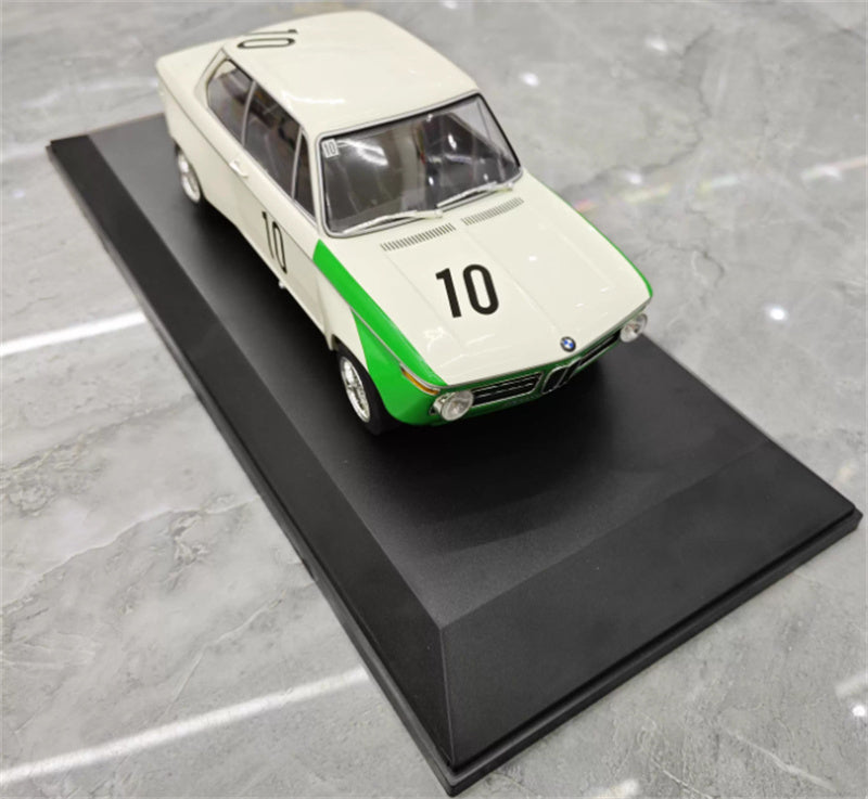 MINICHAMPS BMW 2002 tiK #10 BMW AG -Hahne/Quester - Winners GP der Tourenwagen Nurburgring 1968 1:18 Car Pre-built Model view6