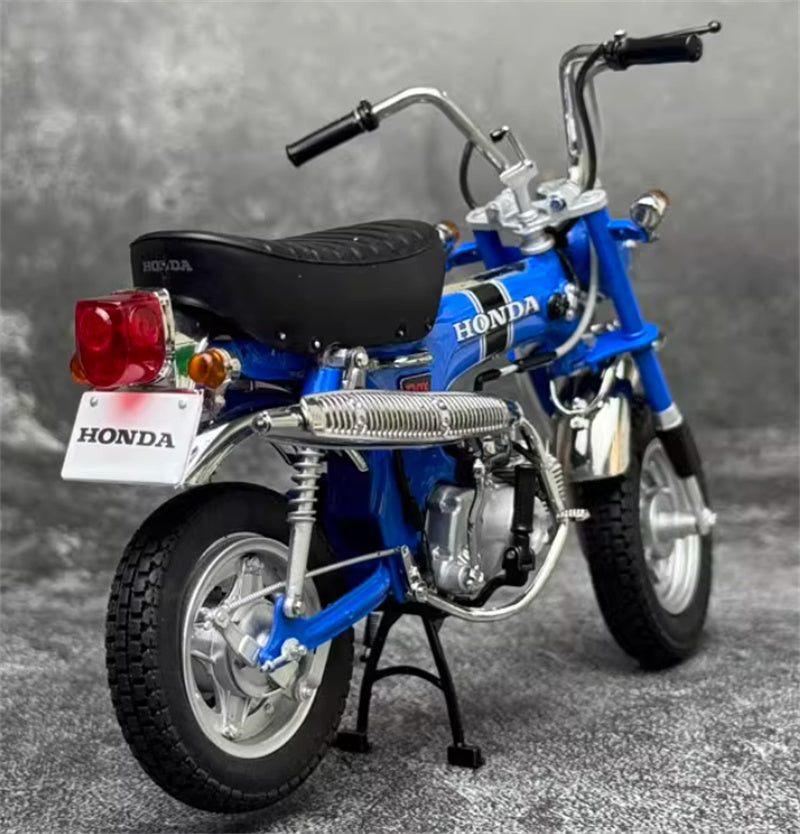 EBBRO HONDA DAX ST50 1969 blue 1:10 motorcycle Pre-built Model view4