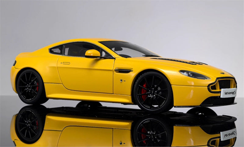 AUTOART Aston Martin V12 Vantage S 2015 yellow 1:18 Car Pre-built Model view3