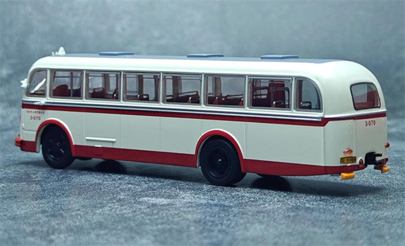 Beijing Public Transport Skoda 706RO single machine 5 Route 1:64 Bus Pre-built Model view3