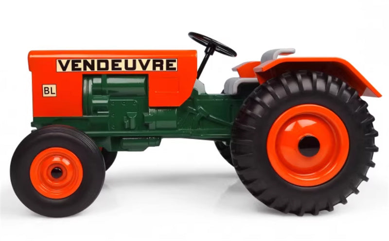Universal Hobbies VENDEUVRE BL Agrodyne Classical tractor 1:16 Truck Pre-built Model