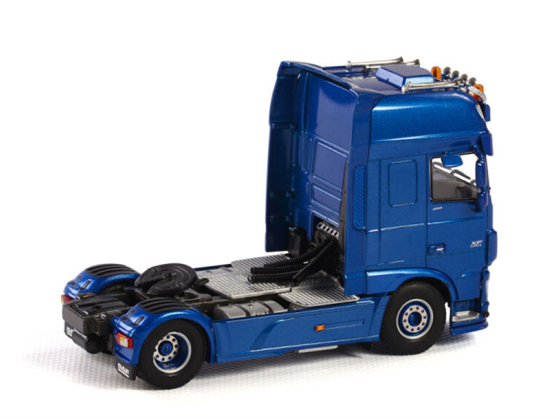 WSI DAF XF SUPER SPACE CAB 4x2 REEFER TRAILER - 3 AXLE Tranex 1:50 Truck Pre-built Model