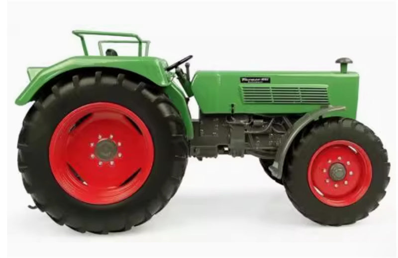 Universal Hobbies Fendt Farmer 105S-4WD tractor Green 1:32 Truck Pre-built Model