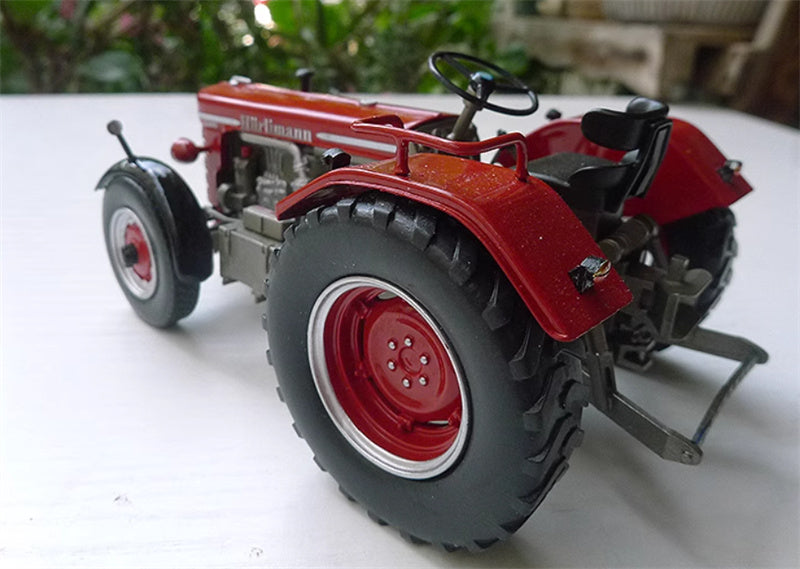 SCHUCO Hurlimann D 200 S. rot European classical tractor 1:32 Truck Pre-built Model
