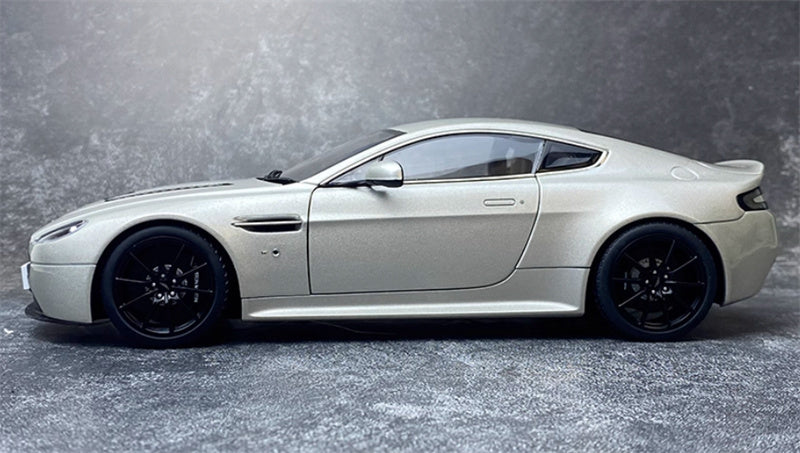 AUTOART Aston Martin V12 Vantage S 2015 Silver 1:18 Car Pre-built Model view6