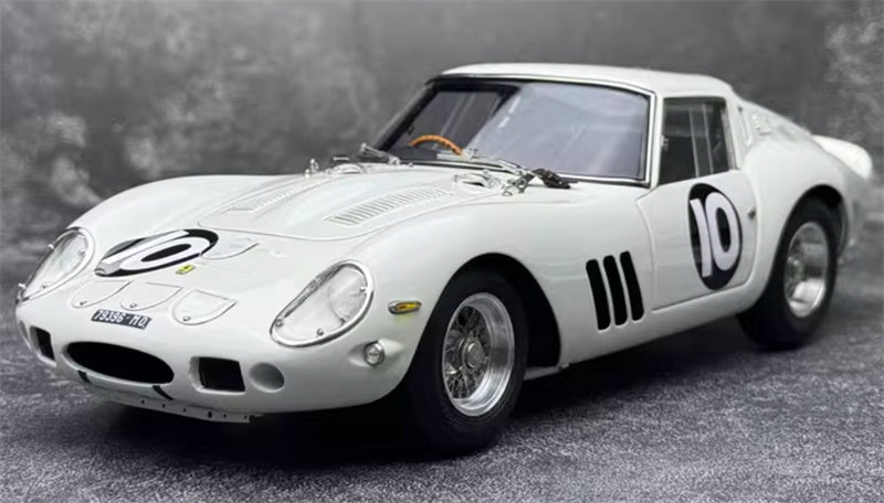 CMC Ferrari 250 GTO Tourist Trophy Goodwood 1962 Graham #10 white Right hand drive Limited Edition 2200PCS ONLY 1:18 Car Pre-built Model view1
