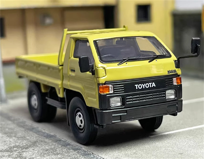 Master Toyota DYNA light truck Mud yellow right hand drive 1:64 Truck Pre-built Airliner Model Display view7