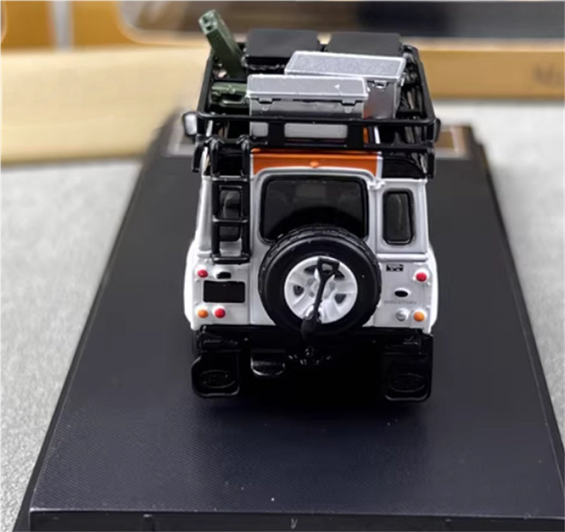 Master Land Rover Defender 90 White yellow lid with Accessories 1:64 Car Pre-built Airliner Model Display view6