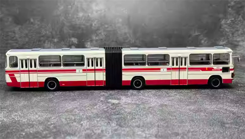 Beijing Public Transport Jinghua BK670 Yellow River Grand Passage 1 Road League member articulated bus red 1:64 Bus Pre-built Model view4