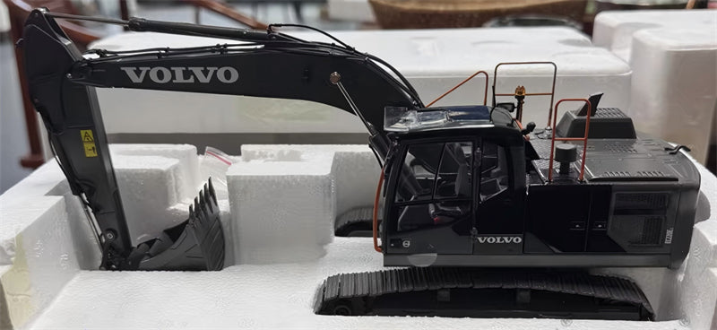 1:32 VOLVO EC220E AT Collections Limited Black Edition DIECAST Model