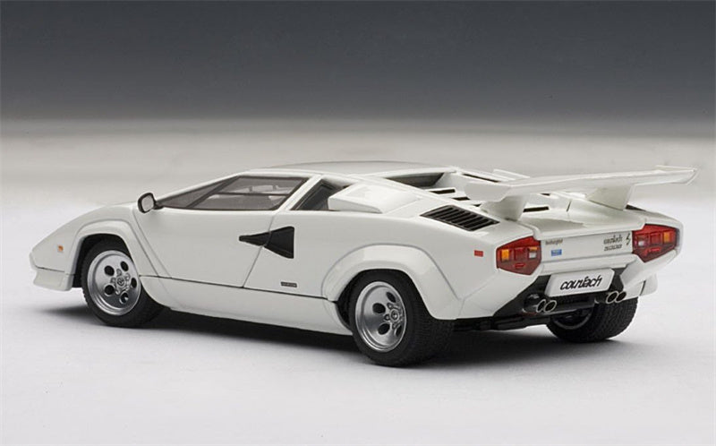AUTOART LAMBORGHINI COUNTACH LP5000S white fully open 1:43 Car Pre-built Model view4