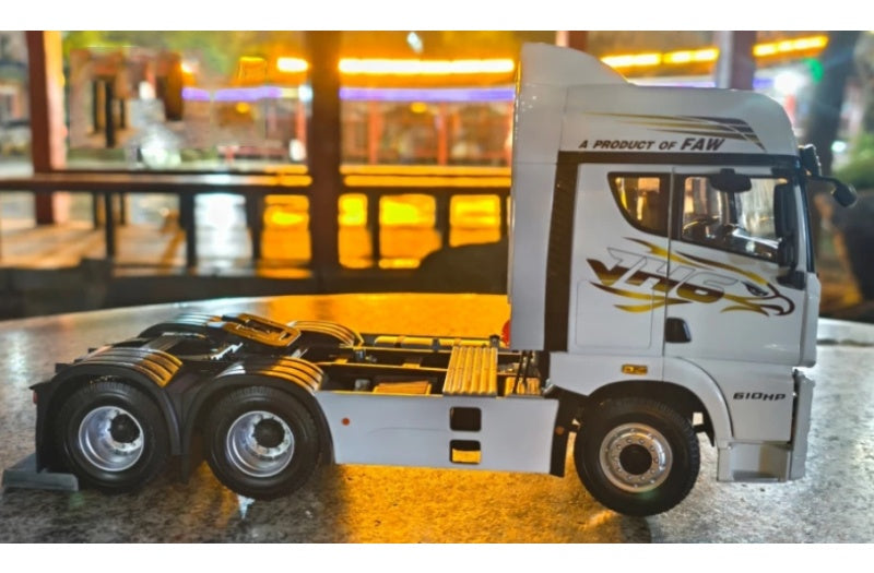 FAW Jiefang JH6 tractor White Overseas Edition 1:24 Truck Pre-built Airliner Model Display view2