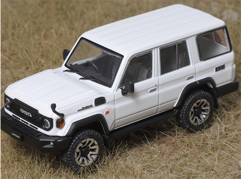 GCD Toyota Land Cruiser J70 (LC76) SUV Right hand drive White - Silver Wheel 1:64 Car Pre-built Model view1