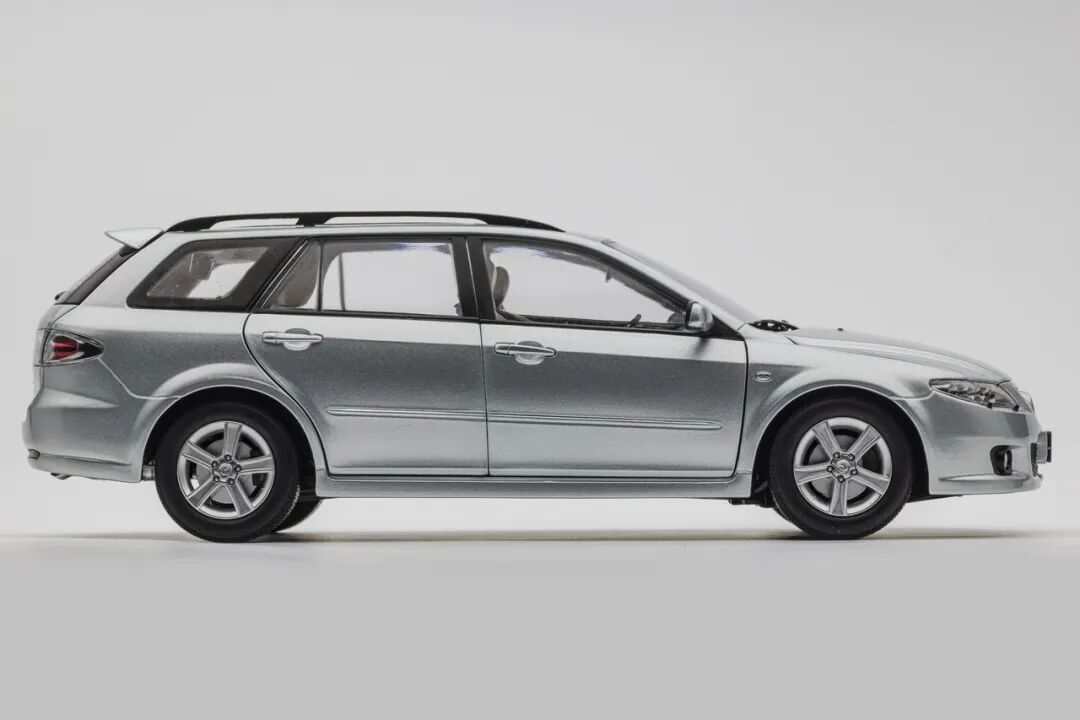YC Model 1:18 Mazda 6 wagan diecast model silver