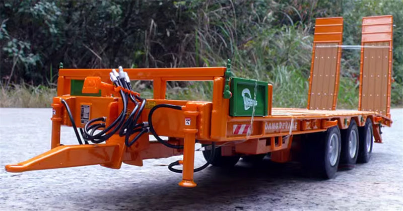 Universal Hobbies Dangreville PE 32 Flatbed trailer Orange 1:32 Truck Pre-built Model