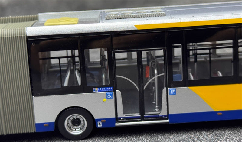 Beijing Public Transport Young Man JNP6181GVC 332 Road Articulated bus 1:64 Bus Pre-built Model view8